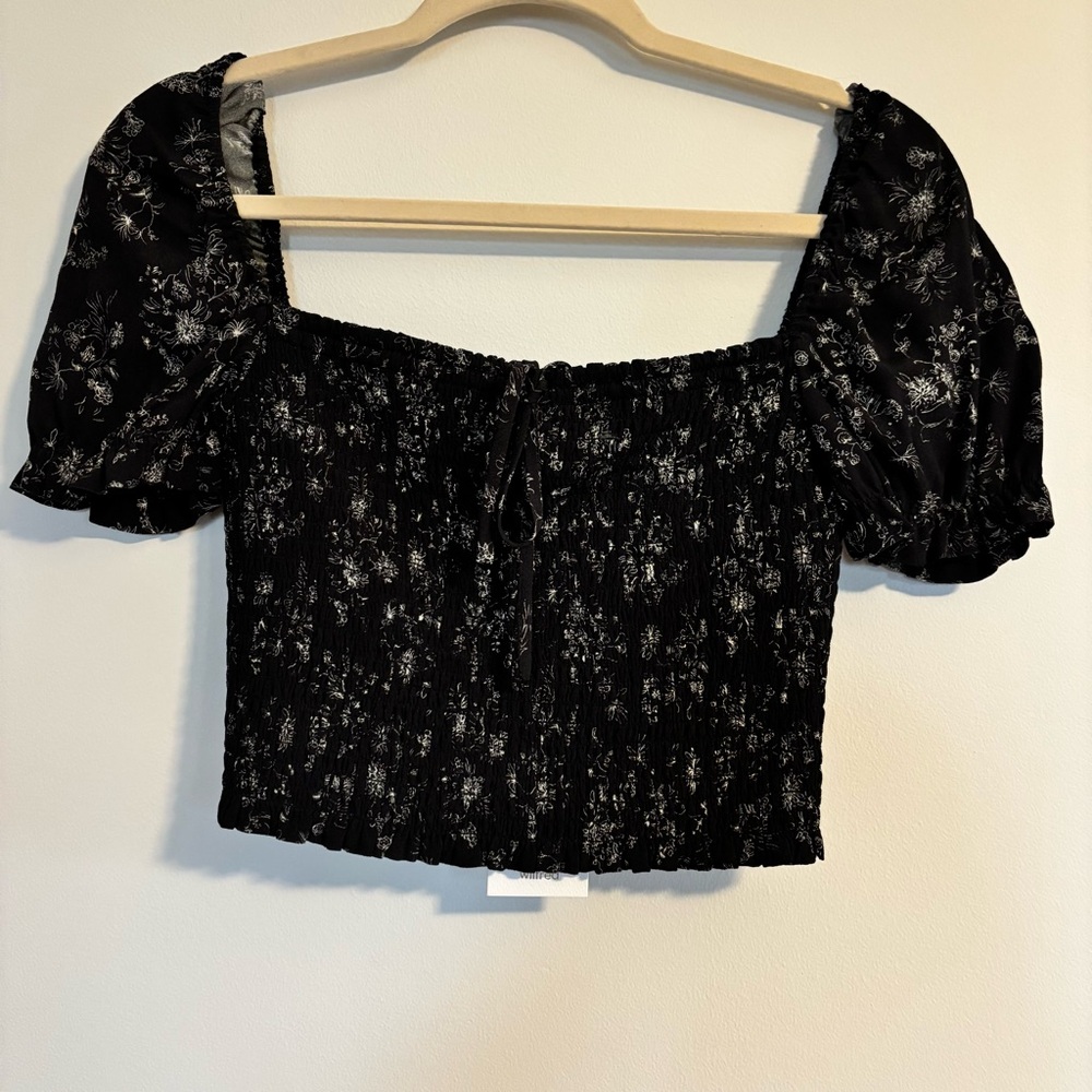 Aritzia Wilfred Black and White Floral Cropped Smocked Top
